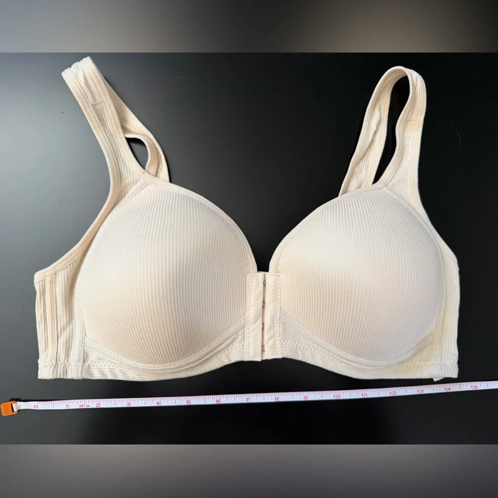 6 Large Front Close Wireless Bras - Picture 2 of 5